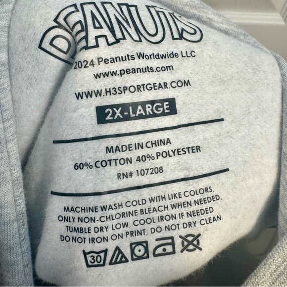 NWT. Peanuts Christmas Gray Hoody 2XL. Approx. 25.5” armpit to armpit & 30” long - Picture 9 of 9